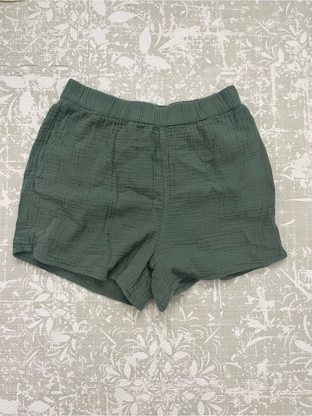 Universal Thread Women's Olive Green Lightweight Shorts